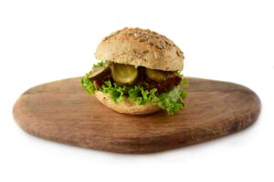 Kanapka z pasztetem i ogórkiem kiszonym